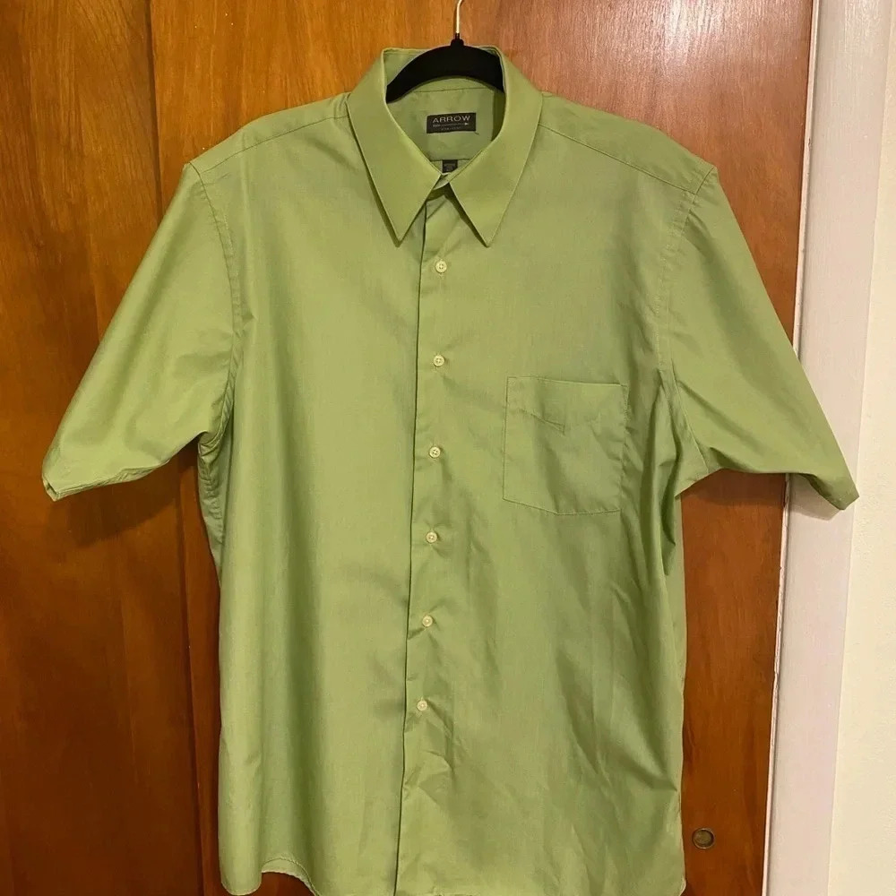 Arrow men’s celery green short sleeve button down shirt w/one pocket, Size Large
